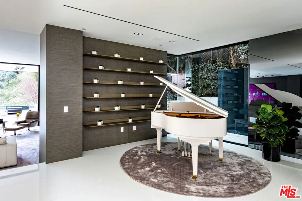 1231 Lago Vista Drive Beverly Hills, CA 90210