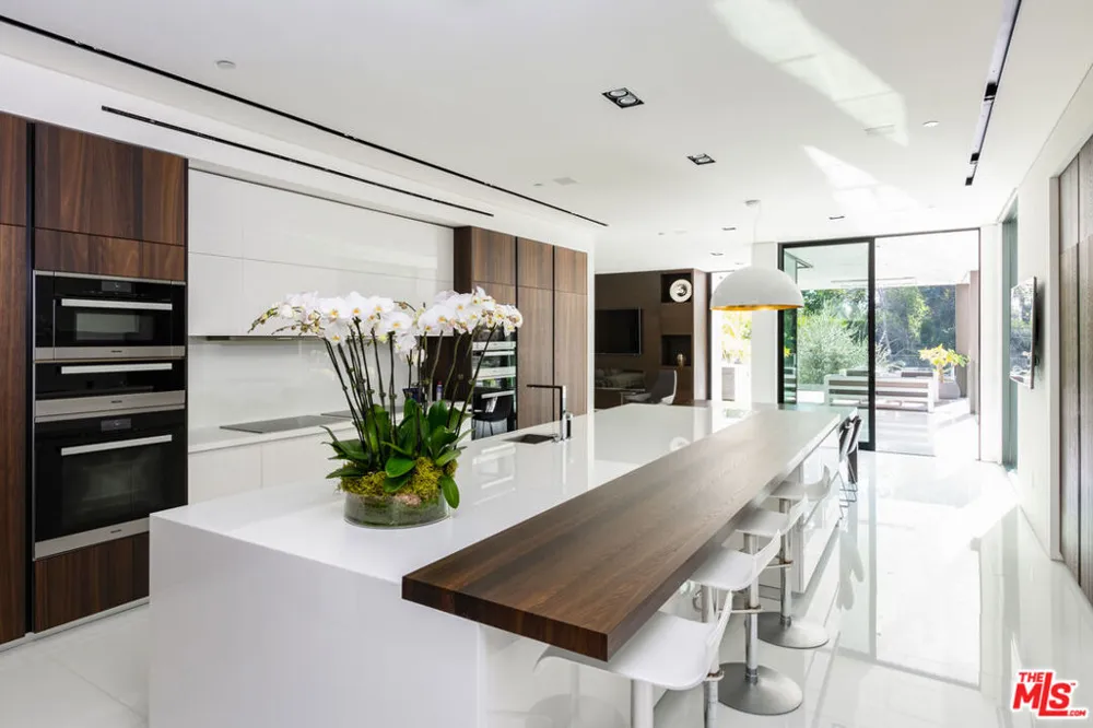 1231 Lago Vista Drive Beverly Hills, CA 90210
