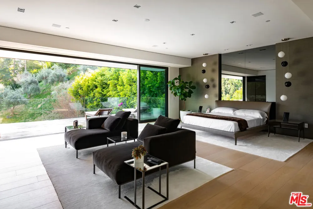 1231 Lago Vista Drive Beverly Hills, CA 90210