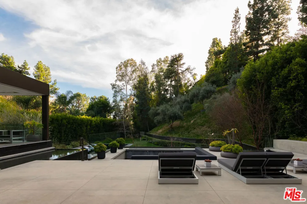 1231 Lago Vista Drive Beverly Hills, CA 90210