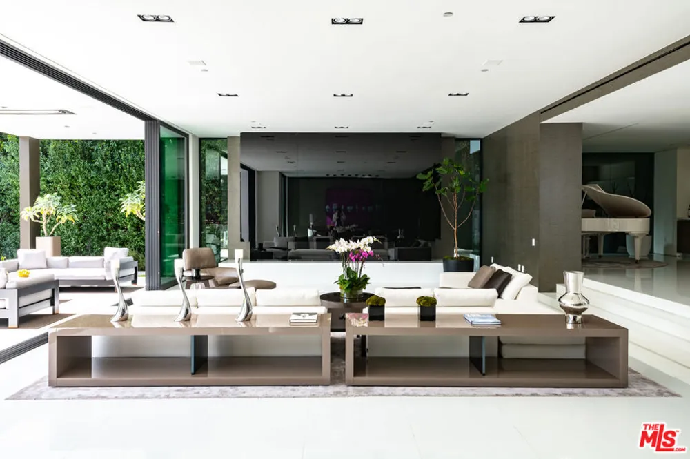 1231 Lago Vista Drive Beverly Hills, CA 90210