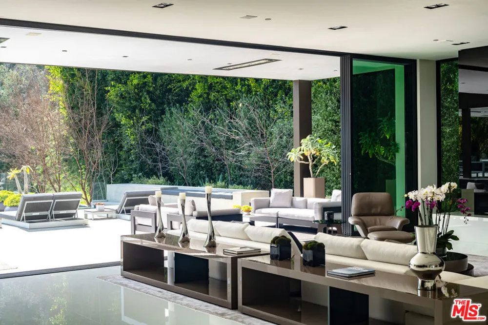 1231 Lago Vista Drive Beverly Hills, CA 90210