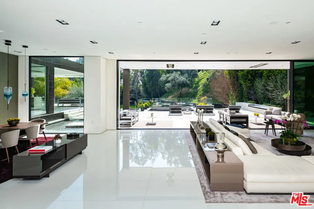 1231 Lago Vista Drive Beverly Hills, CA 90210
