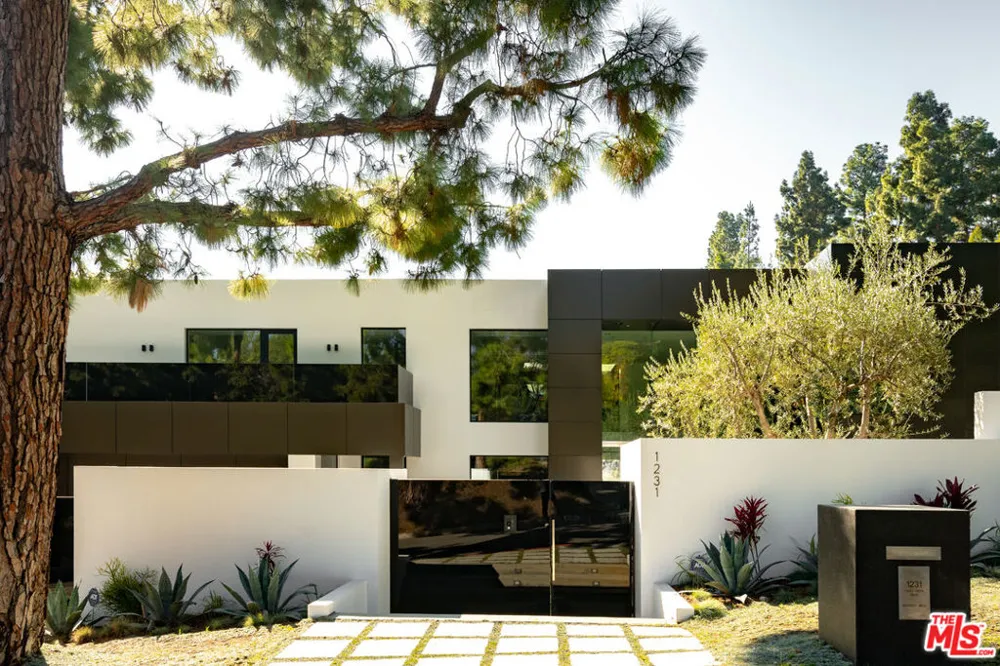 1231 Lago Vista Drive Beverly Hills, CA 90210
