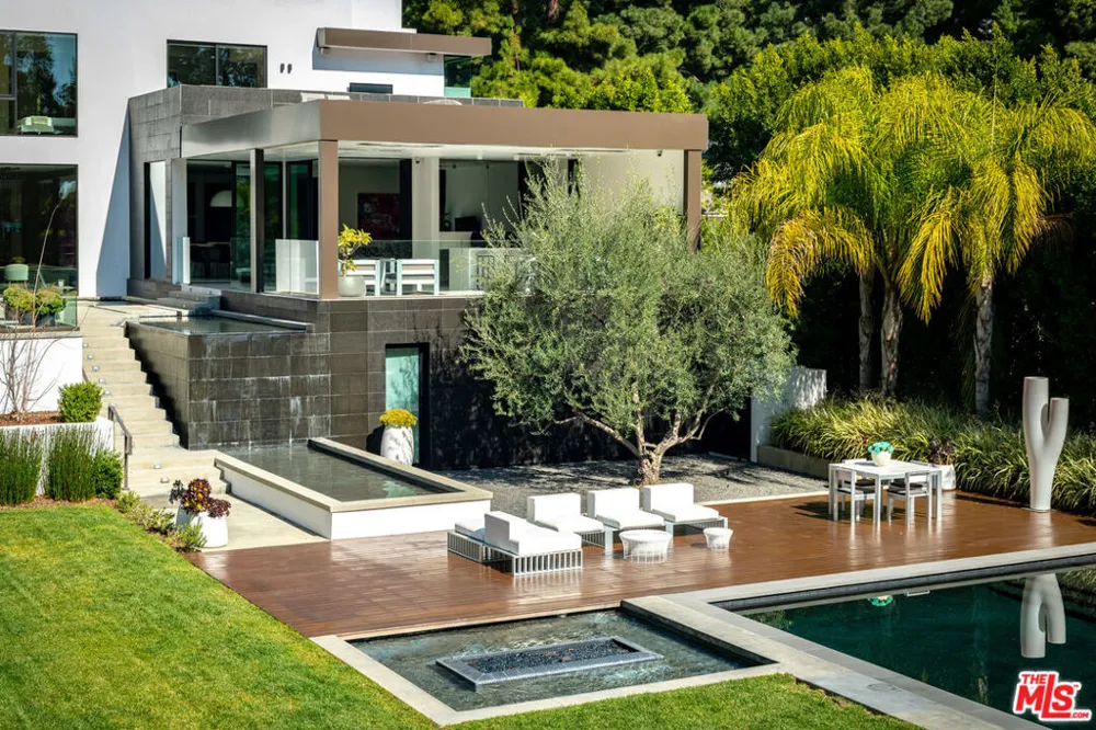 1231 Lago Vista Drive Beverly Hills, CA 90210