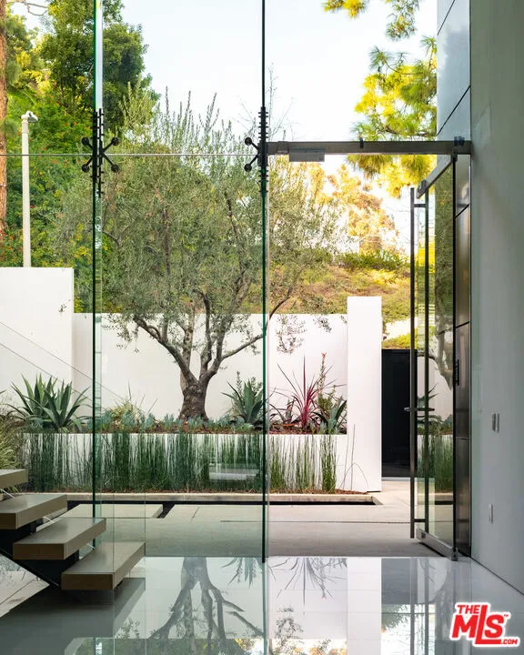 1231 Lago Vista Drive Beverly Hills, CA 90210