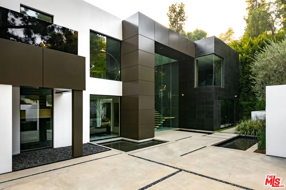 1231 Lago Vista Drive Beverly Hills, CA 90210