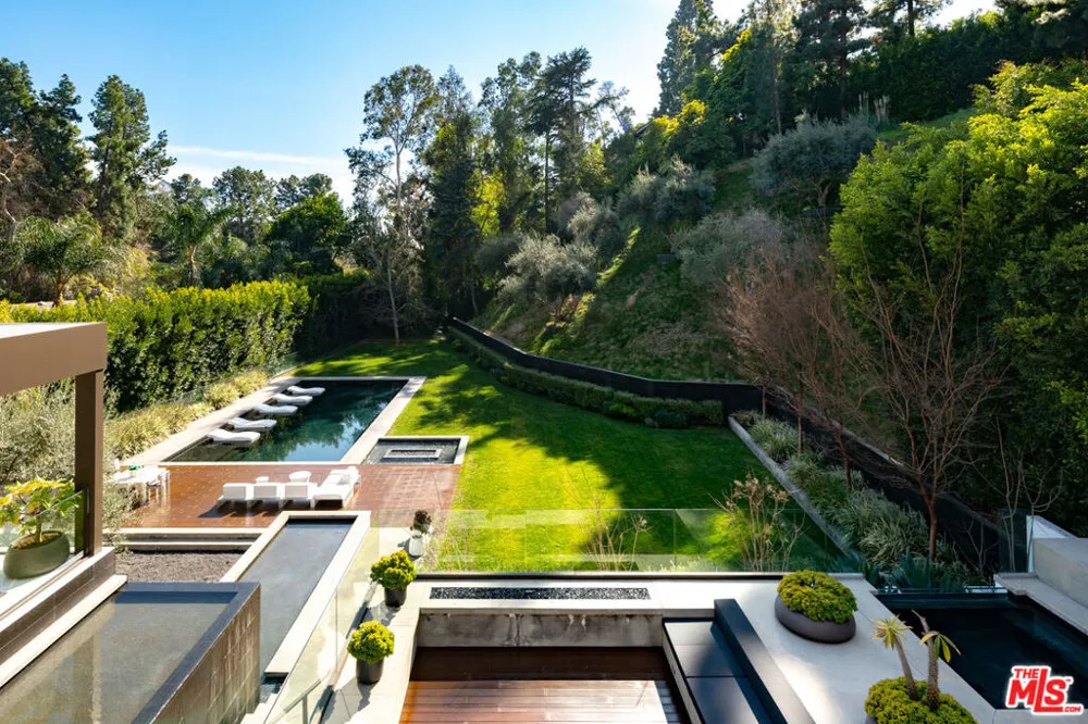 1231 Lago Vista Drive Beverly Hills, CA 90210