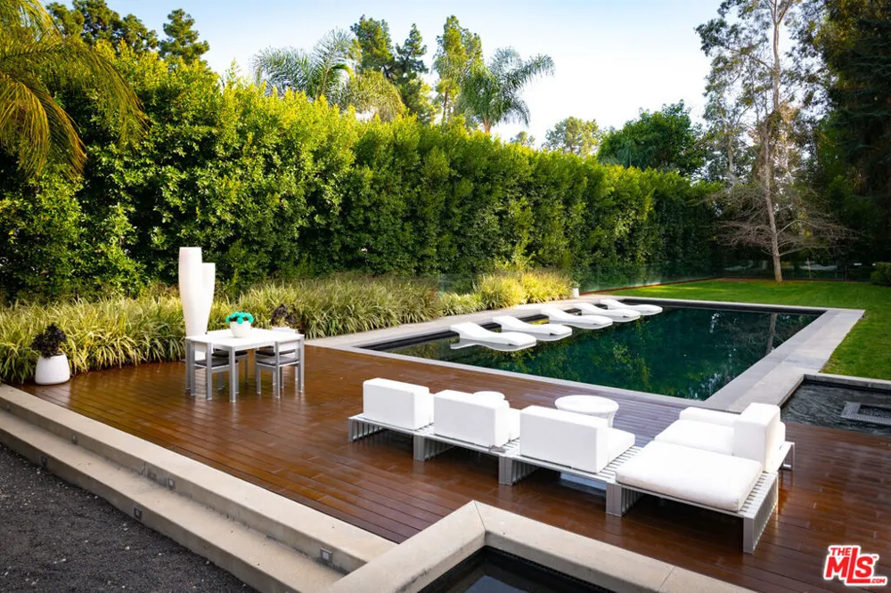 1231 Lago Vista Drive Beverly Hills, CA 90210