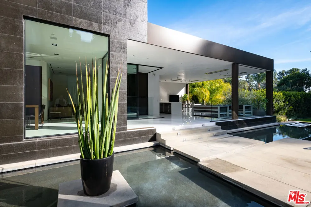 1231 Lago Vista Drive Beverly Hills, CA 90210