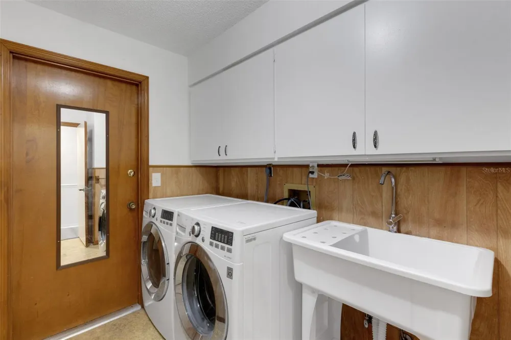 3209 PAFKO DRIVE Sarasota, FL 34232