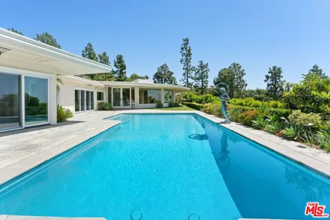 1725 Loma Vista Drive