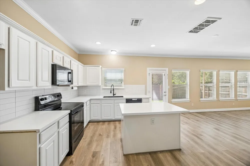 1717 Eagle Lake Road Sealy, TX 77474