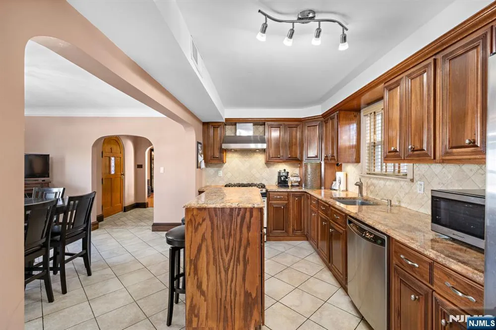 900 79th North Bergen, NJ 07047