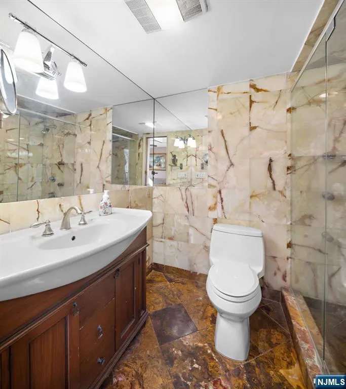 900 79th North Bergen, NJ 07047