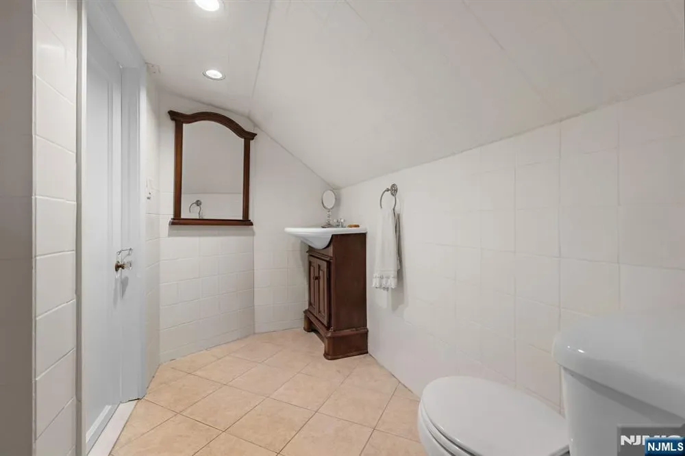 900 79th North Bergen, NJ 07047