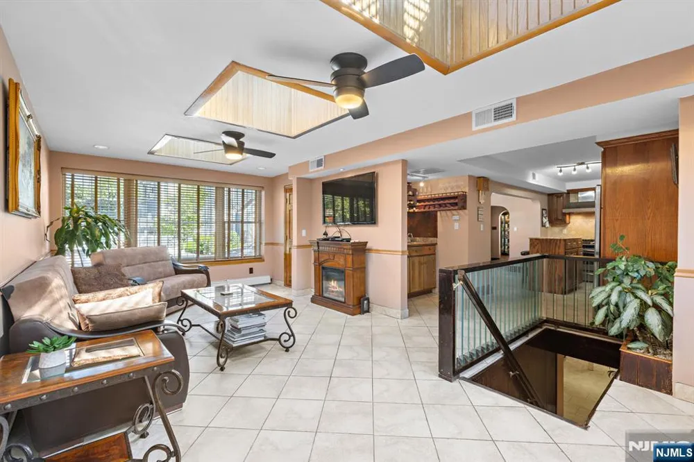 900 79th North Bergen, NJ 07047