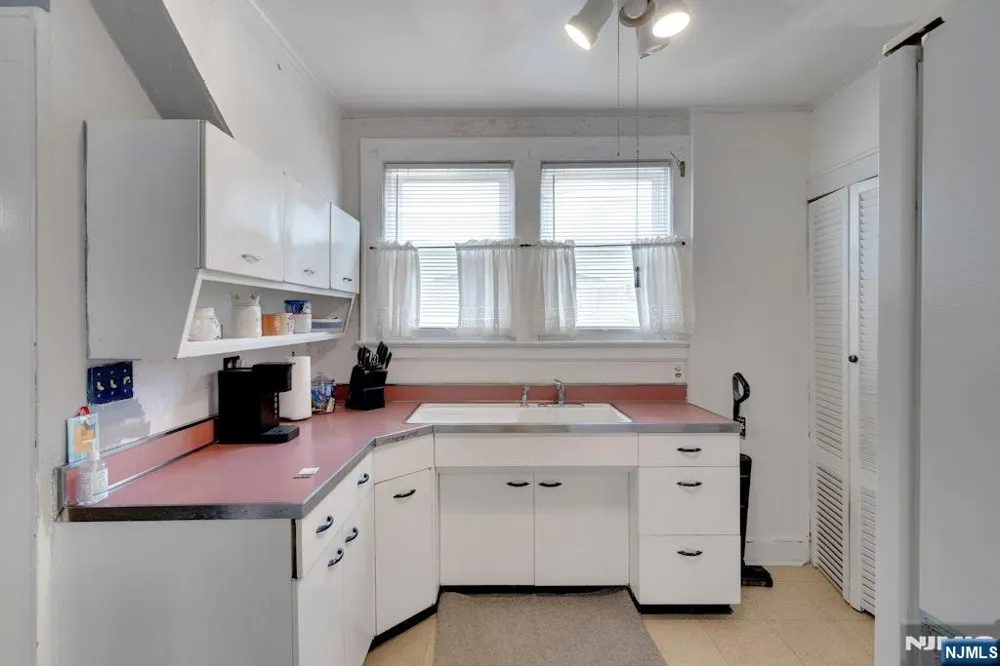 434 3rd Avenue Roselle, NJ 07203