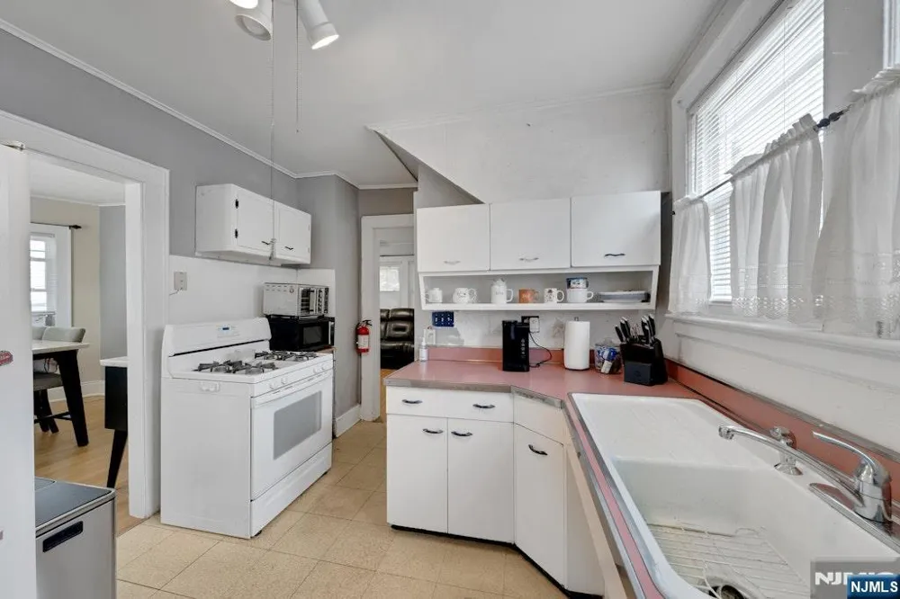 434 3rd Avenue Roselle, NJ 07203