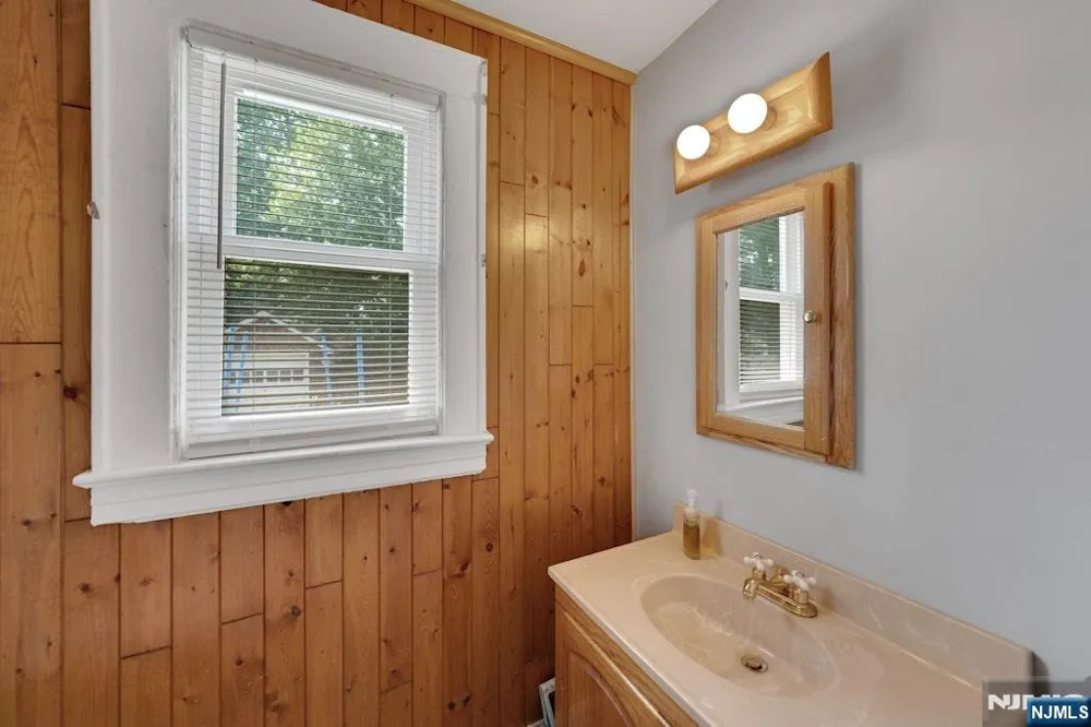 434 3rd Avenue Roselle, NJ 07203