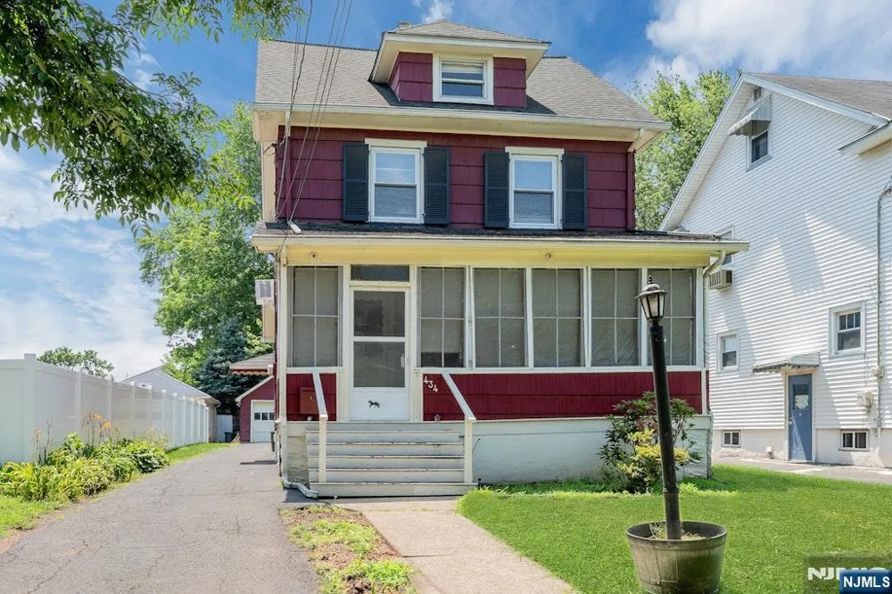 434 3rd Avenue Roselle, NJ 07203