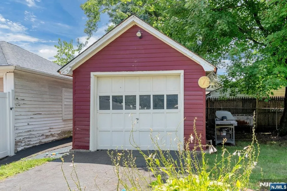 434 3rd Avenue Roselle, NJ 07203