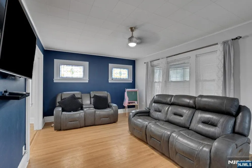 434 3rd Avenue Roselle, NJ 07203
