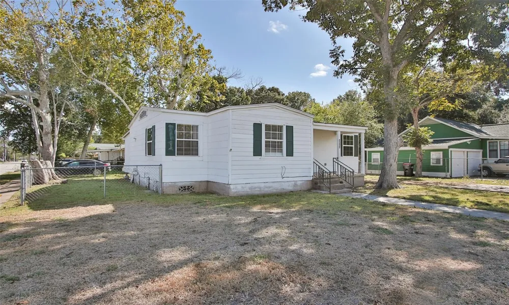404 7th Street Baytown, TX 77520