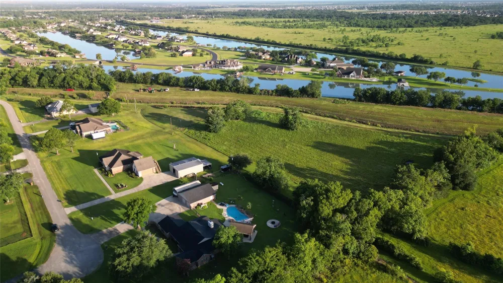 Penny Ln Santa Fe, TX 77510
