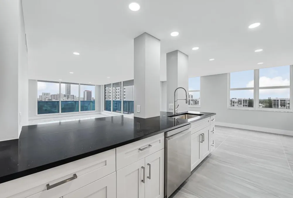 2751 S Ocean Drive #1008 Hollywood, FL 33019