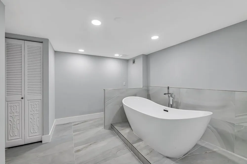 2751 S Ocean Drive #1008 Hollywood, FL 33019