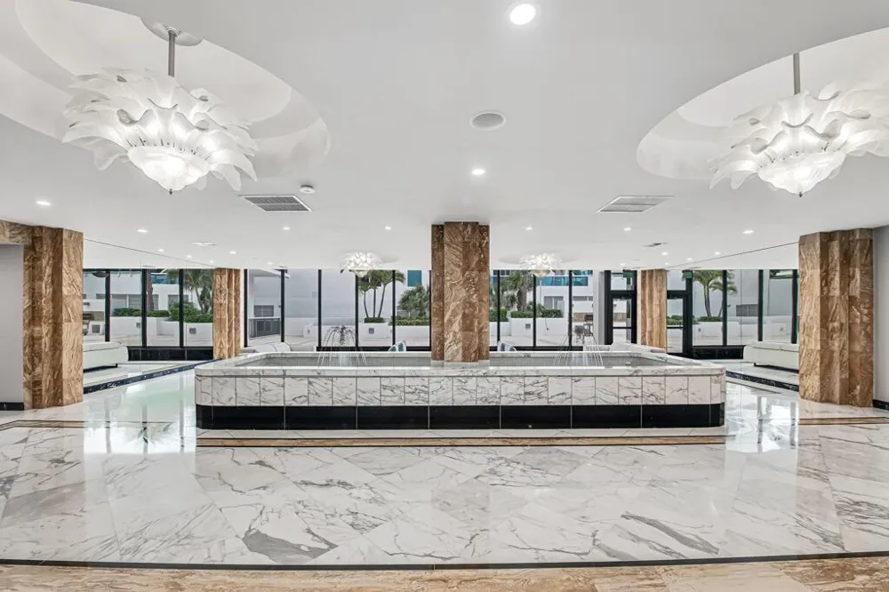 2751 S Ocean Drive #1008 Hollywood, FL 33019
