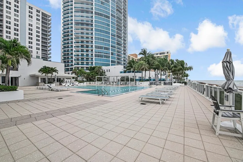 2751 S Ocean Drive #1008 Hollywood, FL 33019