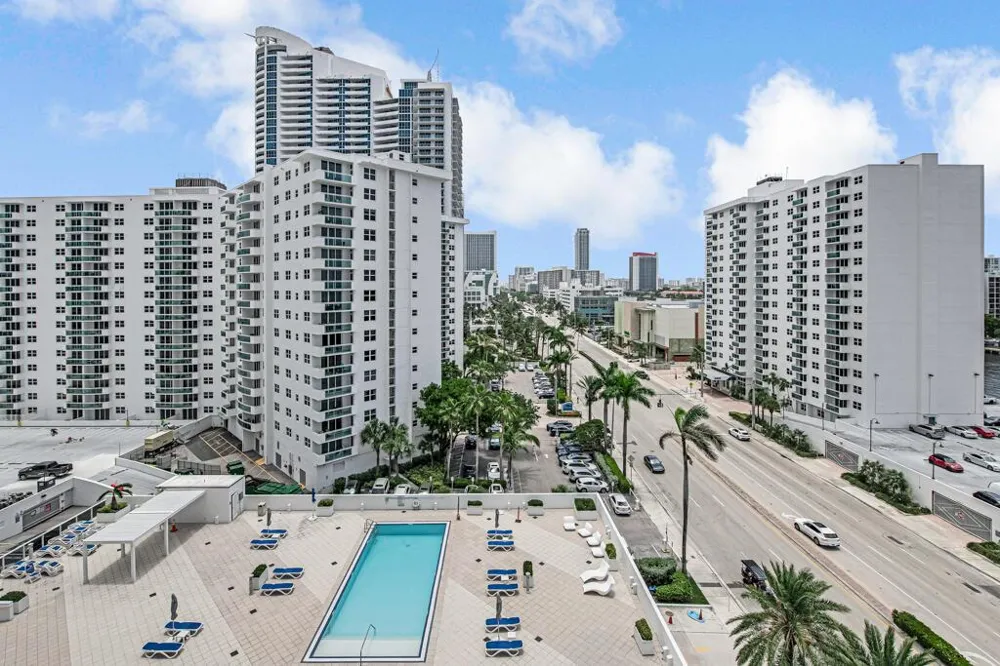 2751 S Ocean Drive #1008 Hollywood, FL 33019
