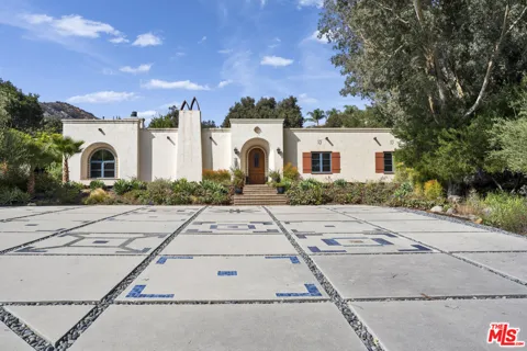 1487 Meadowcrest Circle