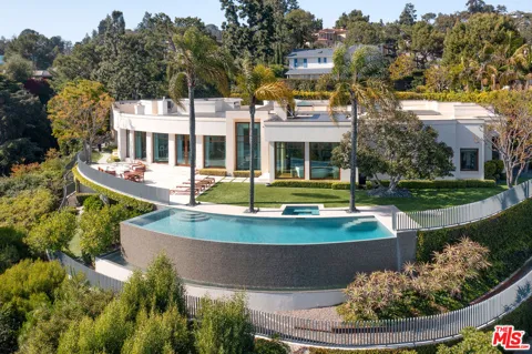 1118 Calle Vista Drive