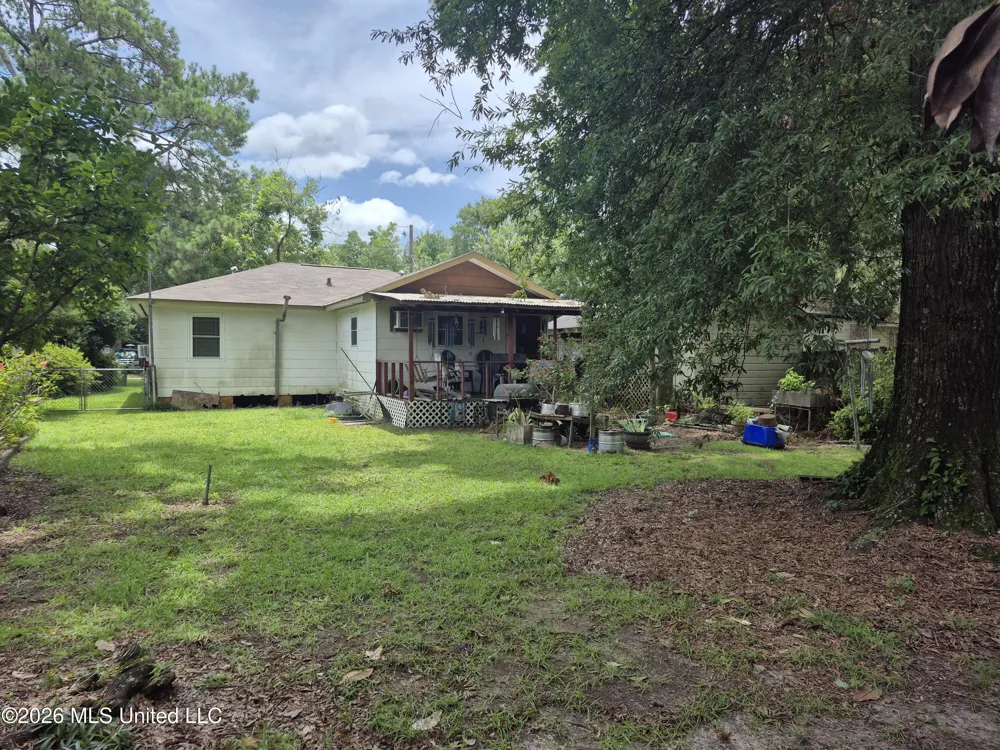 1503 Pecan Drive Hattiesburg, MS 39401