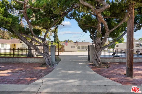 5708 Gentry Avenue