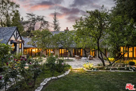 4934 Queen Florence Lane