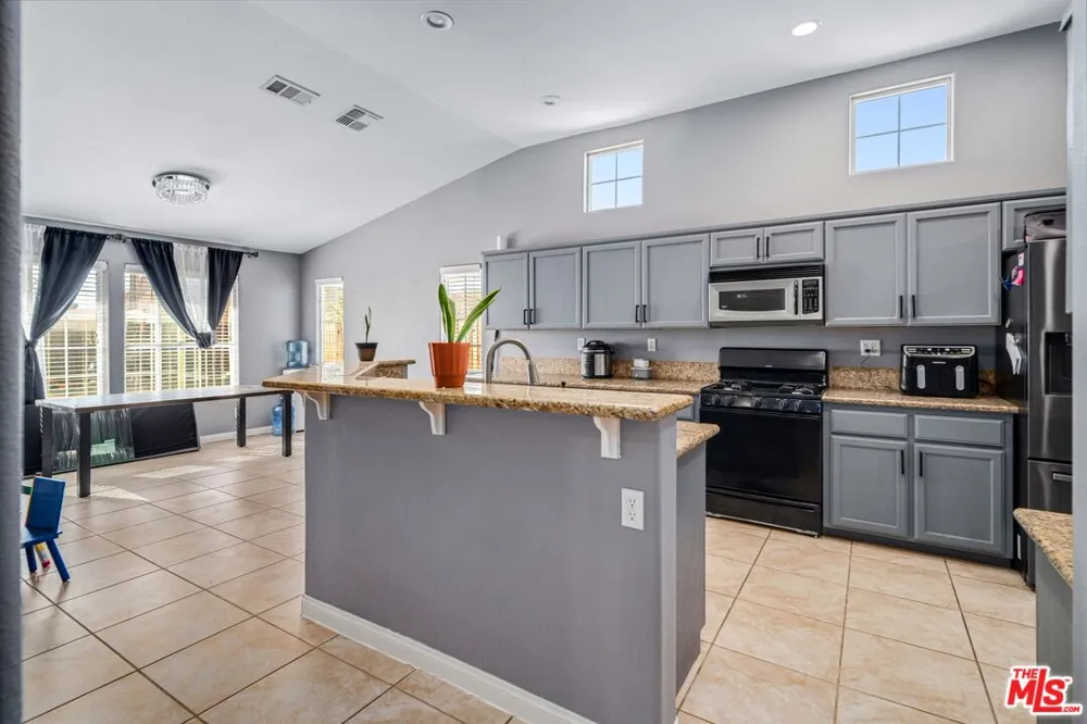 9516 Mendiburu Road California City, CA 93505