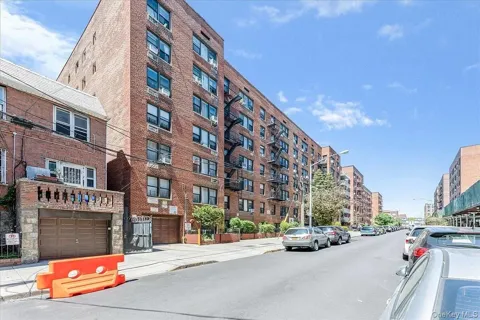 83-25 Vietor Avenue #5C