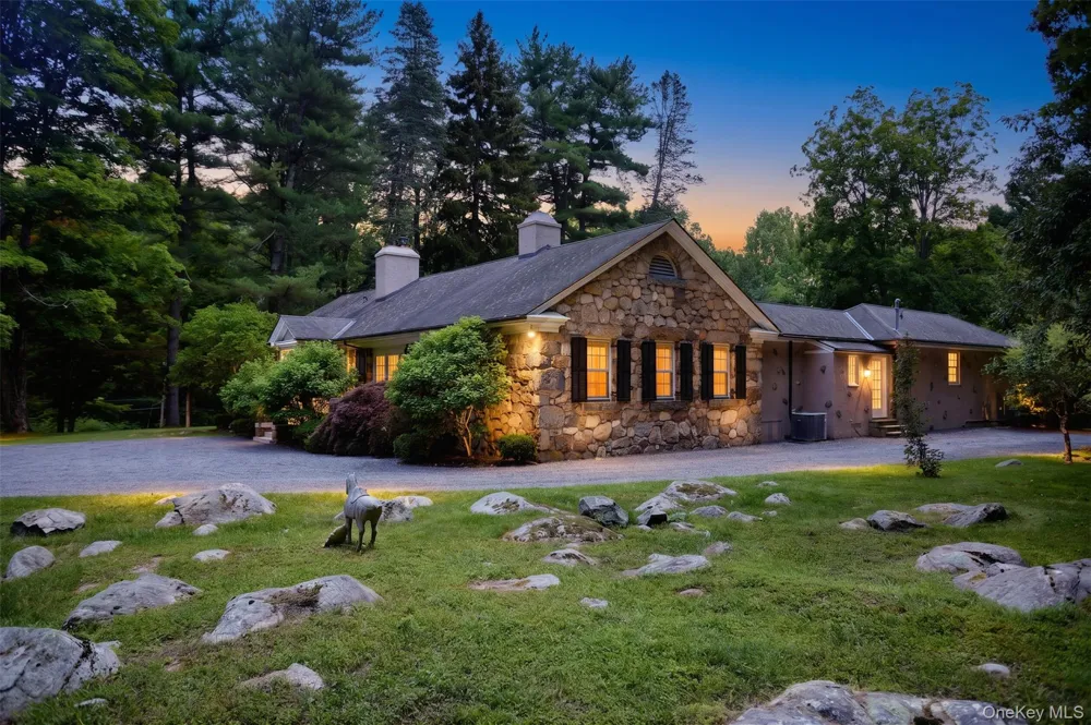 55 Mountain Farm Road Tuxedo Park, NY 10987