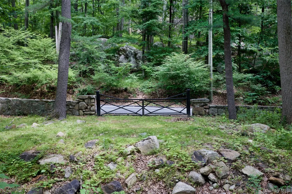 55 Mountain Farm Road Tuxedo Park, NY 10987