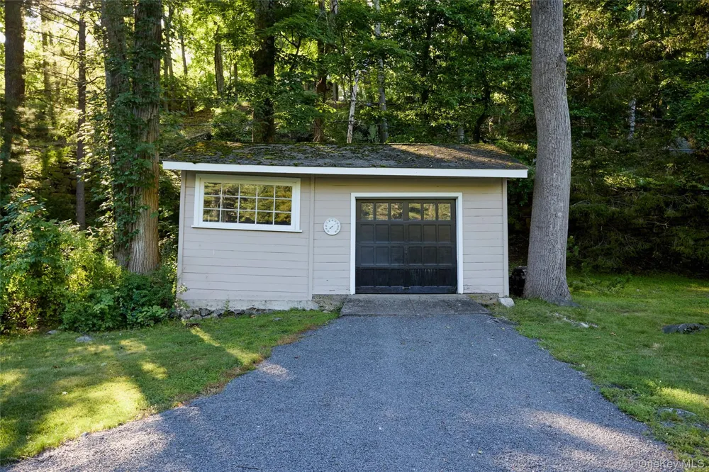 55 Mountain Farm Road Tuxedo Park, NY 10987