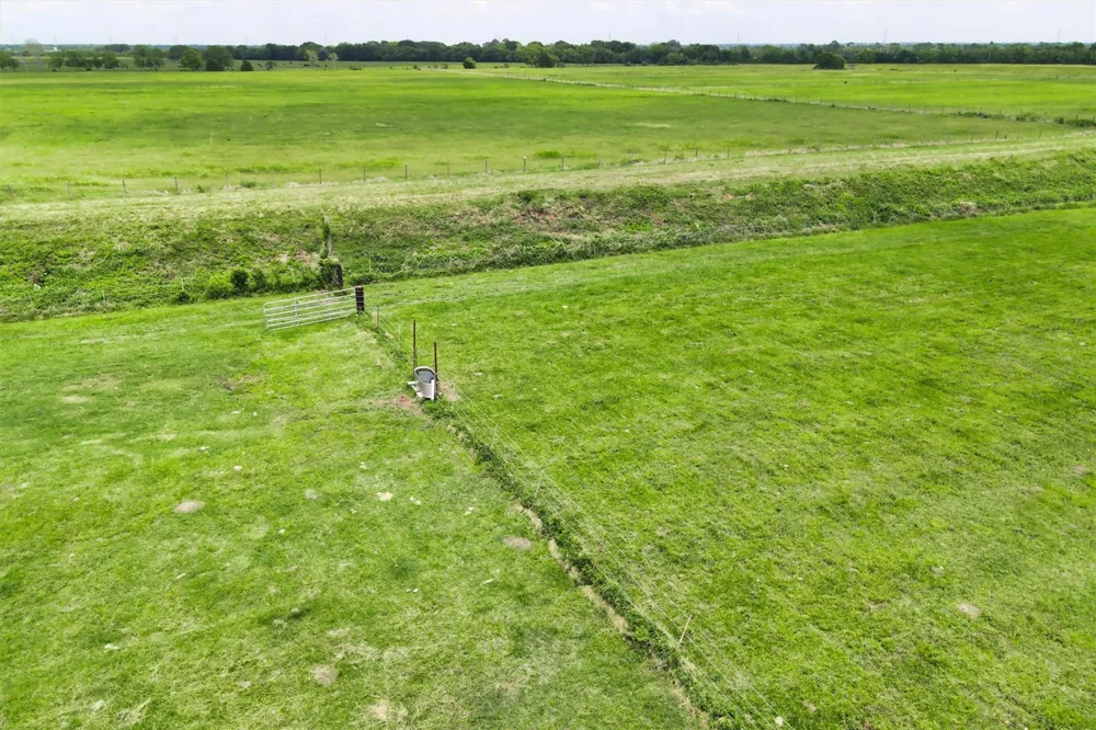 8007 County Road 170 Alvin, TX 77511