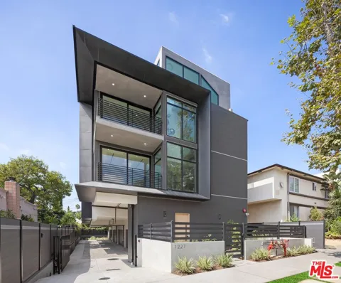 1227 Formosa Avenue