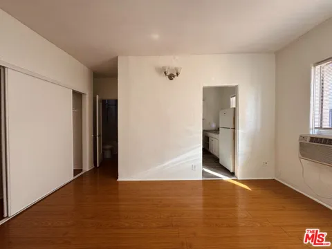 920 S S Hobart Blvd