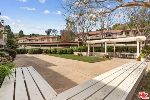 501 Palisades Drive