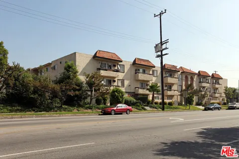 18101 Roscoe Boulevard