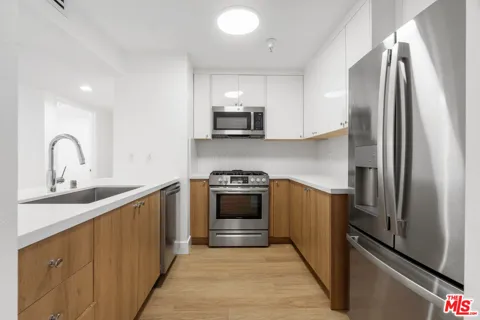16100 W Sunset Boulevard